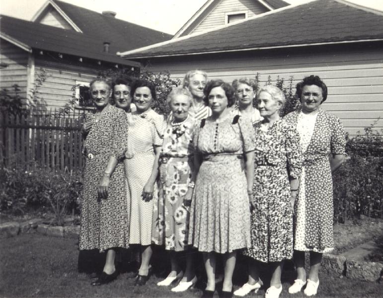 Women of the Borth and Hoffman families, 1940s