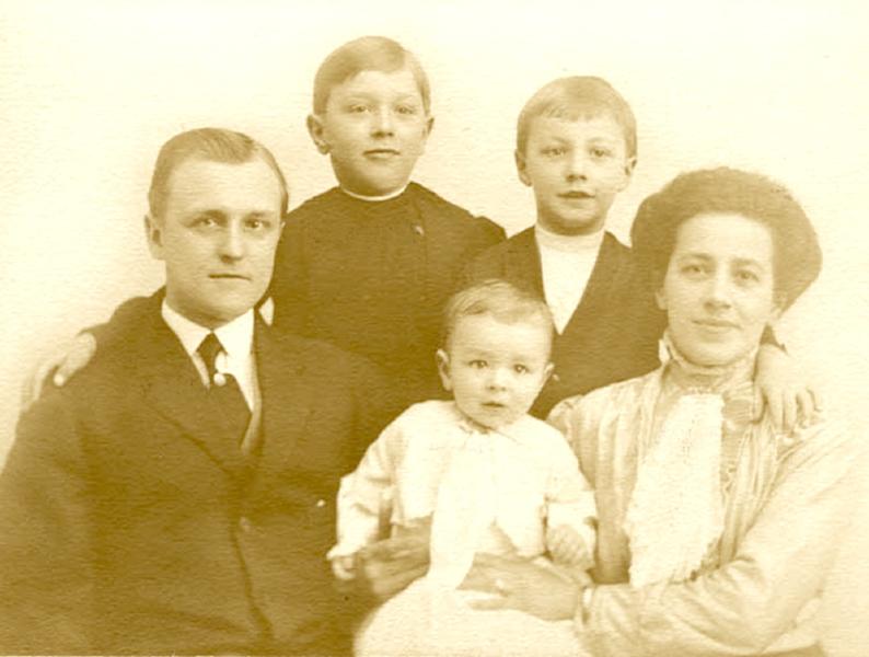 Family of Frederick Lennox Chalcraft and Christina Borth, about 1912