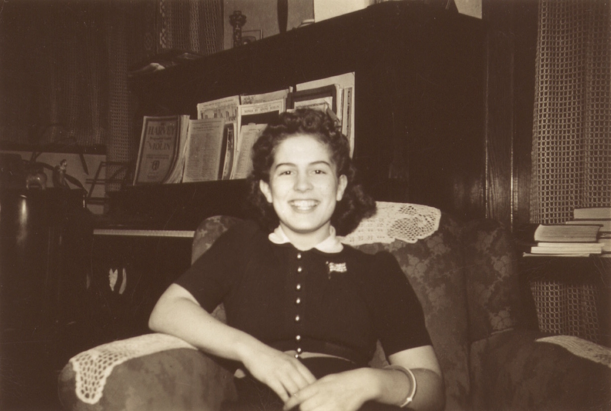 Marilyn Ethel Guenther and her piano, April 1941