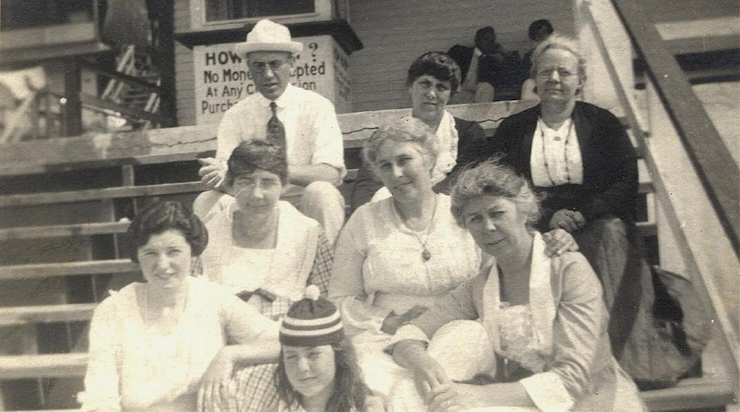 Sisters Hannah Hayes Wright, Louise Hayes Wilson and Jennie Rushton Gorman, with Pete Wilson, Eleanor Wright, Carolyn Wilson, etc