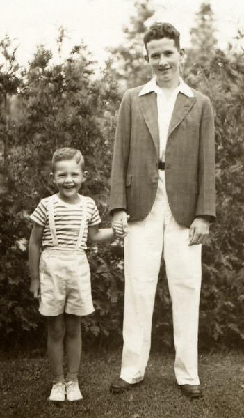 Wayne and Allen Hayworth, about 1942