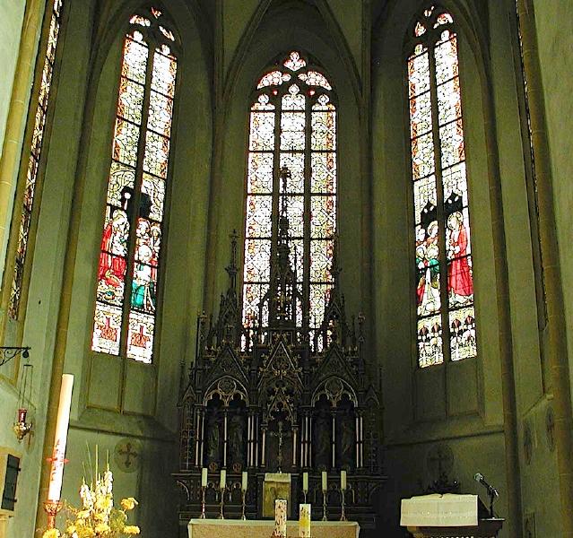 Mariä Himmelfahrt, die katholische Kirche von Undenheim, Mai 2004