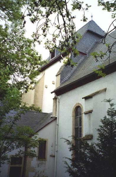 Mariä Himmelfahrt, die katholische Kirche von Undenheim, Mai 2004